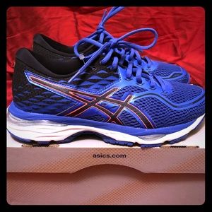 SOLD - Asics GEL-Cumulus® 19